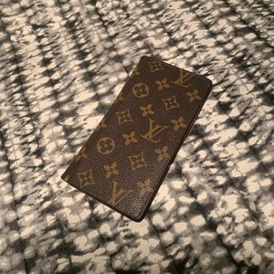 LOUIS VUITTON CARD HOLER (NOT SURE IF AUTHENTIC)